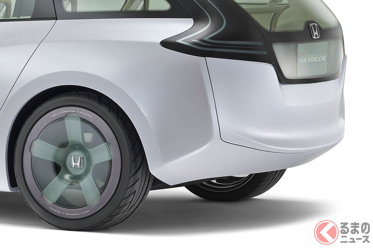ホンダ「斬新“3列6人乗り”ミニバン」がスゴい！ 全長4.6m「ちょうどイイサイズ」にガバっと開く画期的ドア＆“ガラス天井”採用！ 背の低い“コンセプトモデル”「スカイデッキ」とは