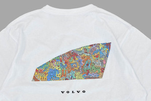 ボルボ「EX30」がアートなTシャツやタンブラーに。ヘラルボニーとの「異彩を放つ」限定コラボが実現