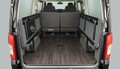 日産NV350キャラバンの10人乗りワゴンが一部改良で環境性能を向上　オーテック製マルチベッドも追加
