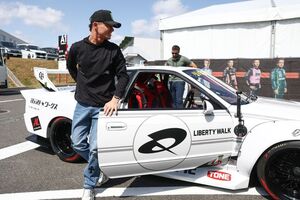 “クルマ好きお兄さん”ノリスが鈴鹿に乗りつけたリバティウォークコラボのR32 スカイライン。その制作過程が公開