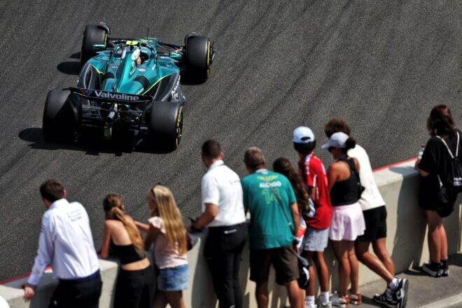 好調アストンがポールから0.1秒差の5番手＆6番手「サーキットとマシンの相性がかなり良い。戦略も当たった」とアロンソ