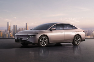 【日産】中国からの輸出もあり得る!? 東風日産初のPHEVセダン「N6」と新型「ティアナ」を公開