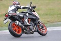 バイクの“GT＝グランツーリスモ”は何がすごい!?  今さら聞けないので乗ってみた【KTM 1290 SUPER DUKE GT 試乗インプレ】