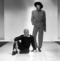 ジョルジオ アルマーニがブランド設立50周年、ミラノで記念展とショーを開催する