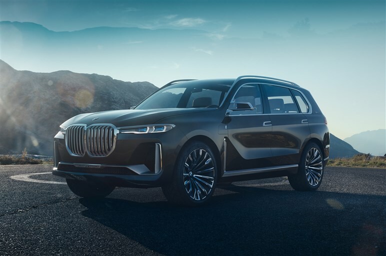 BMW X7のコンセプトカーが世界初公開。最上級セグメントに属するSUVはブランド初
