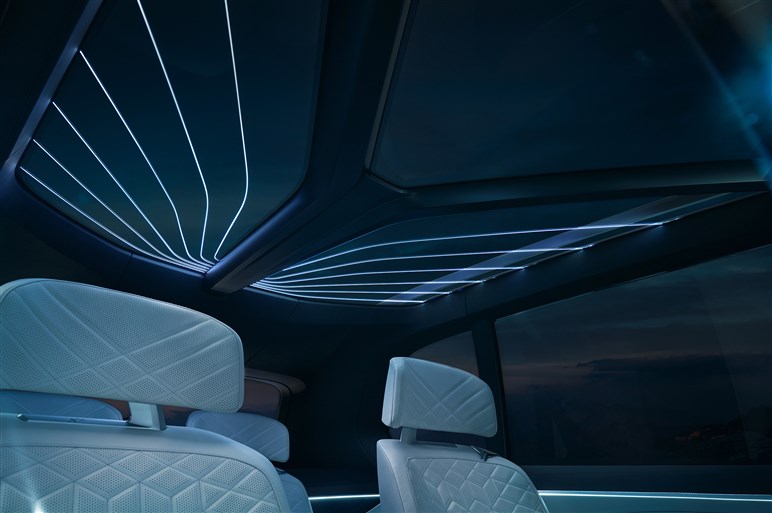 BMW X7のコンセプトカーが世界初公開。最上級セグメントに属するSUVはブランド初