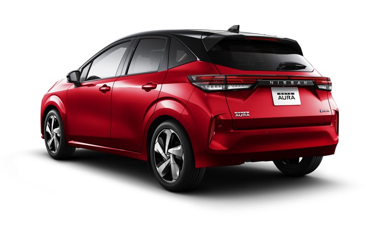 【どうした日産!?】ノートオーラがデザイン一新。ギラギラ顔にモノグラム柄シートで大胆イメチェン