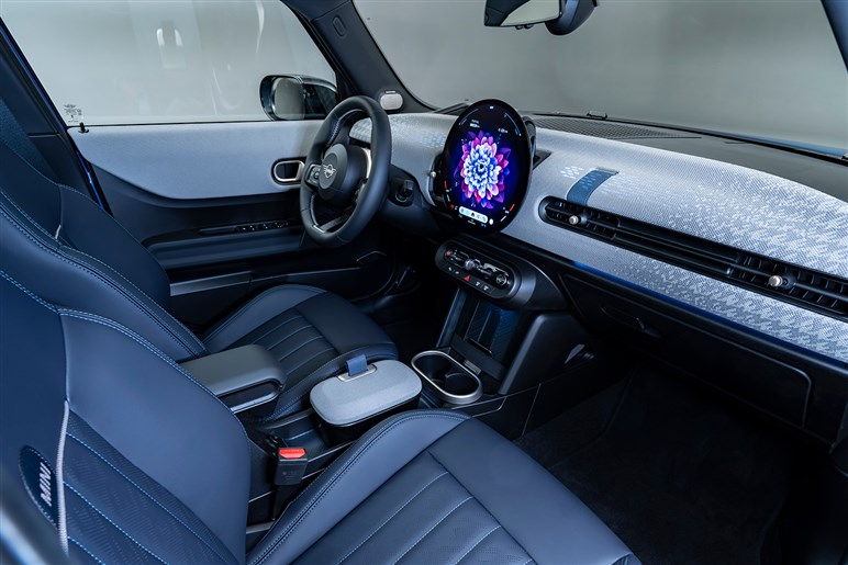 【408万円から】新型「ミニ クーパー 5ドア」発売　新デザイン＆最新装備でまた人気となるか？