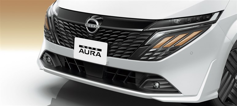 【どうした日産!?】ノートオーラがデザイン一新。ギラギラ顔にモノグラム柄シートで大胆イメチェン