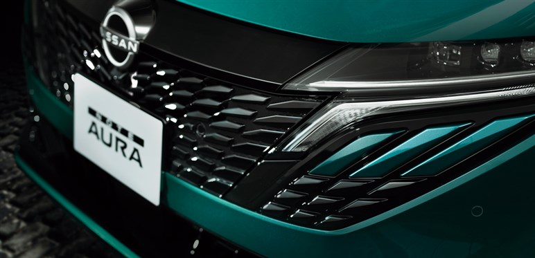 【どうした日産!?】ノートオーラがデザイン一新。ギラギラ顔にモノグラム柄シートで大胆イメチェン