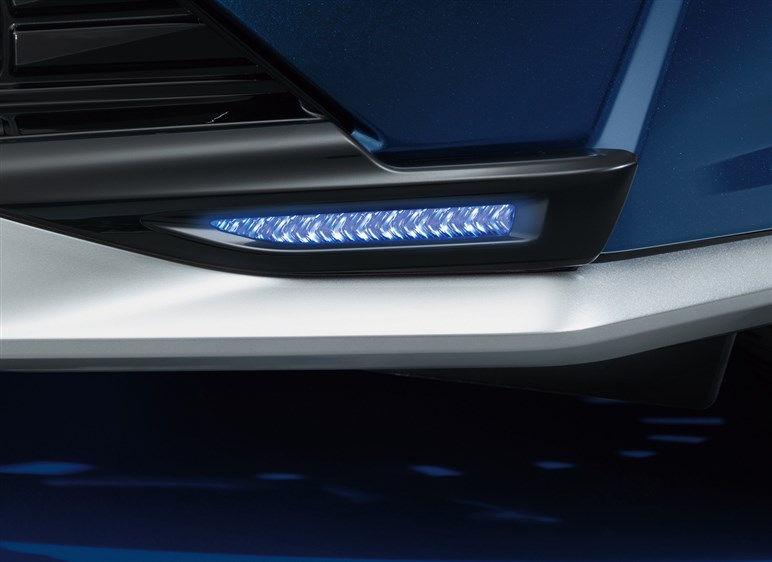 【どうした日産!?】ノートオーラがデザイン一新。ギラギラ顔にモノグラム柄シートで大胆イメチェン