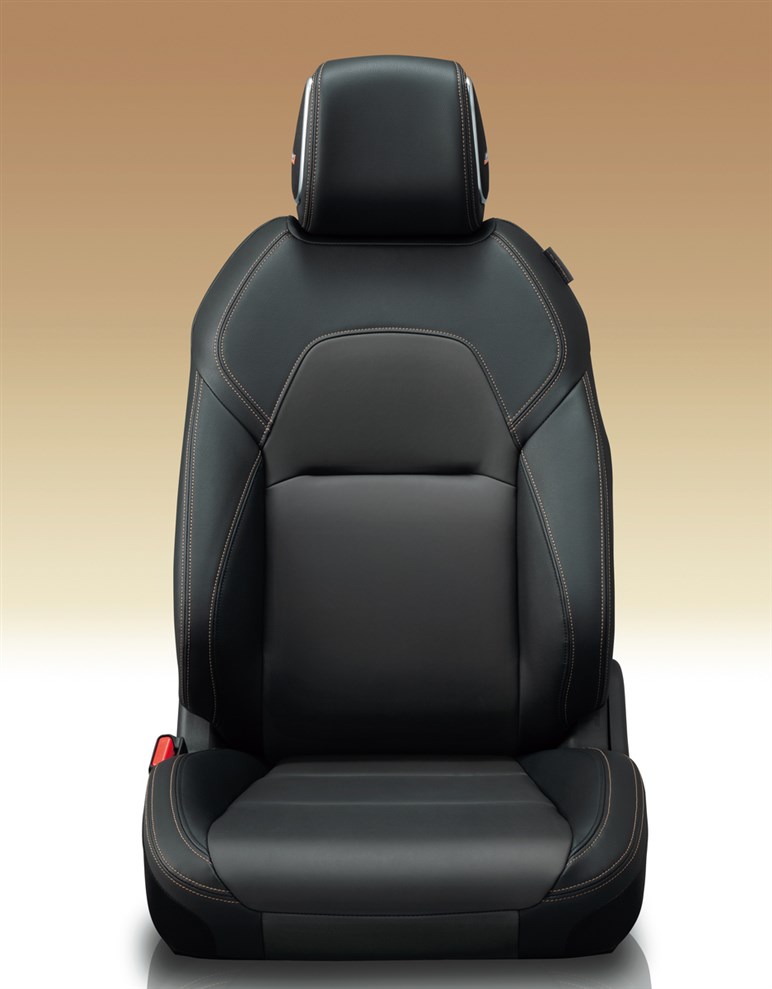 【どうした日産!?】ノートオーラがデザイン一新。ギラギラ顔にモノグラム柄シートで大胆イメチェン