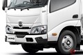 日野「“新”ヒノノニトン」発表！ シーケンシャルシフト×画期的「コンビニの壁」検知のセンサー搭載！ 装備充実した「新デュトロ」640万円から