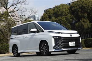 新型ノア／ヴォクシーのおススメが断然ハイブリッドな理由。日本一の売れ筋ミニバンに死角はあるのか？