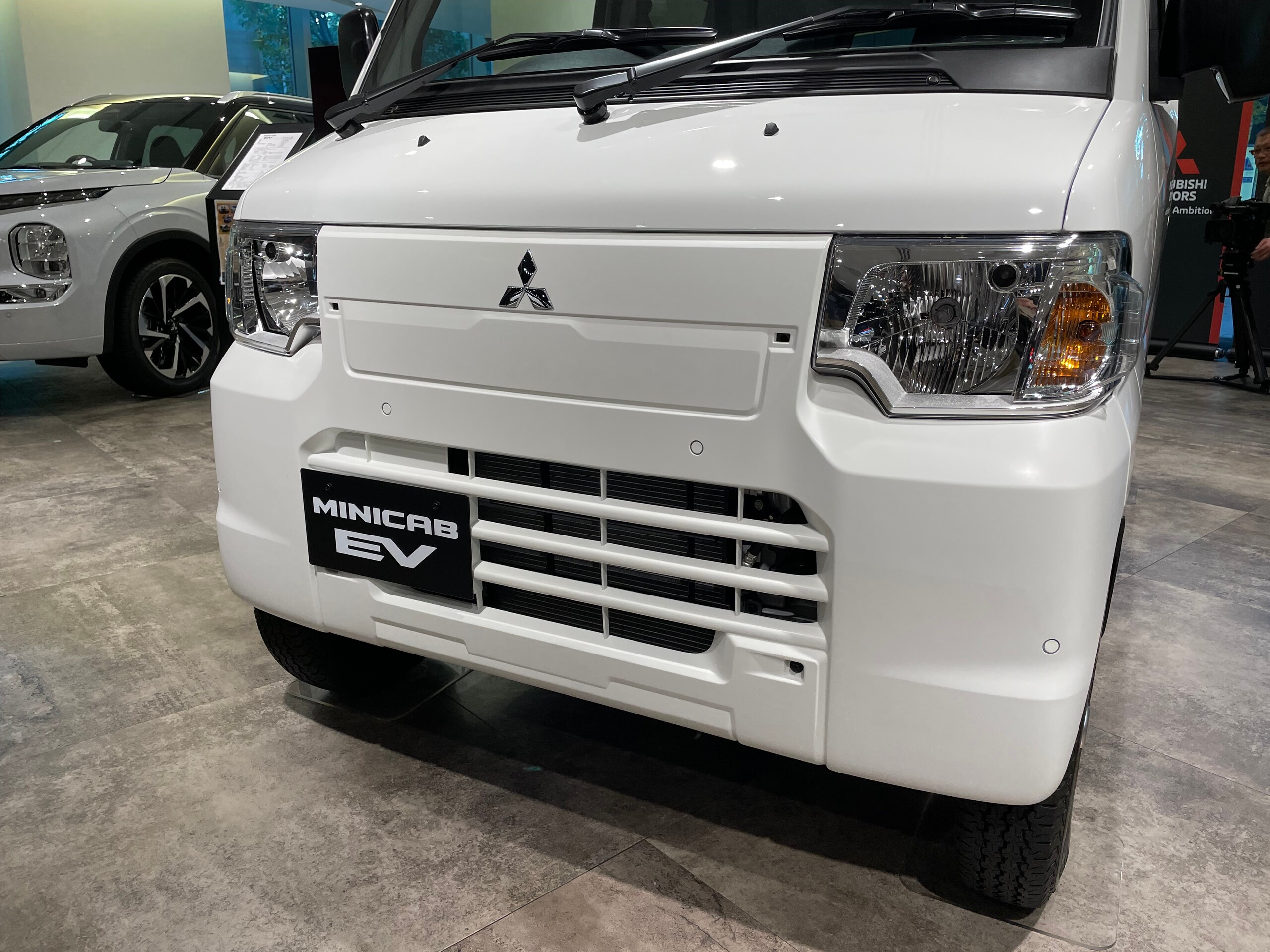 三菱自動車、新型バッテリーEVを発表！軽商用「ミニキャブEV」は航続距離180kmを実現