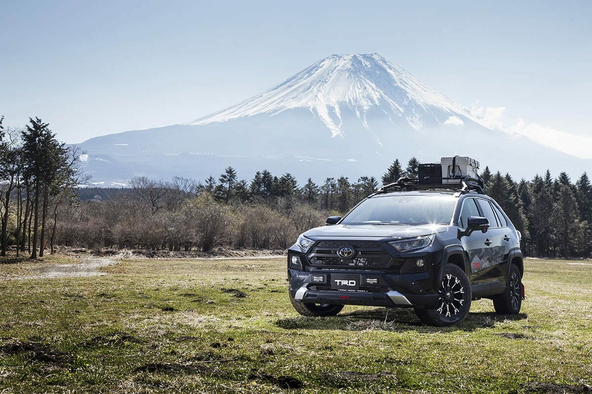 発売1ヵ月で2万4000台!!【VOL.3 TRD フィールドモンスター】爆売れ中のRAV4 メーカー直系ブランドのカスタム本気度が凄い