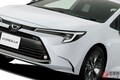 228万円！ トヨタ新「セダン」発売に反響多数!? 「通勤に丁度いい」の声も！ 全グレード「ハイブリッド」搭載＆装備充実で進化した「最新カローラ」が販売店でも話題に