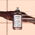 マルジェラから8年ぶりの新作香水が登場──黒のファンタジーを具現化した香り
