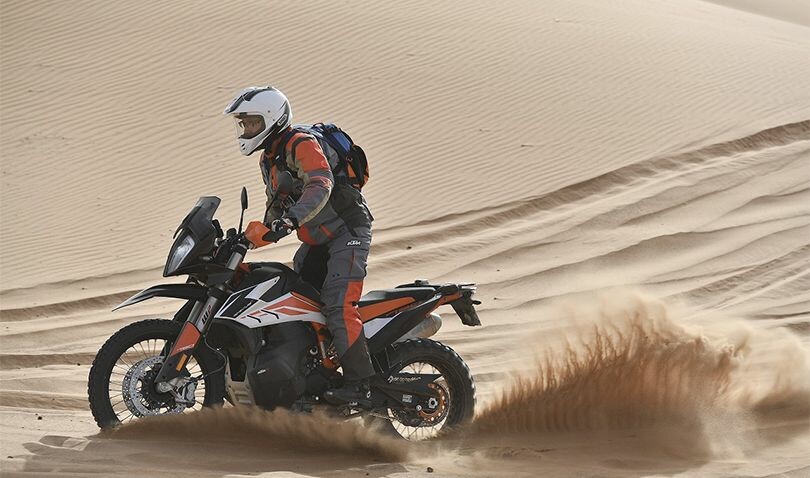 “砂漠ツーリング”の夢を叶える冒険バイク── KTM790アドベンチャー R海外試乗記