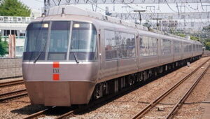 「超短距離の小田急ロマンスカー」が来月走る！ 小田原駅から“意外な場所”まで直通 今だけの貴重な並びが実現へ