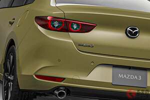 マツダ新「スポーティ“セダン”」がスゴイ！ 美麗ボディの「MAZDA3」！ “黒感”高めの「Black Selection」もイイ「小さな高級車」が販売店でも話題に