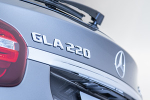 輸入車やレクサスの車名に数字が使われている理由