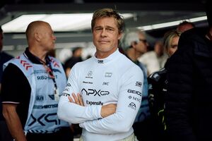 ブラッド・ピット、2年落ちマクラーレンでF1マシン初ドライブ。でも映画撮影でレーシングカーの扱いはお手のもの？
