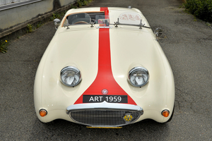 伝説のカニ目じゃん……と思ったらカプチーノ!?　大人気旧車「オースチン・ヒーレー・スプライト MkI」を完コピしたレプリカがヤバすぎた