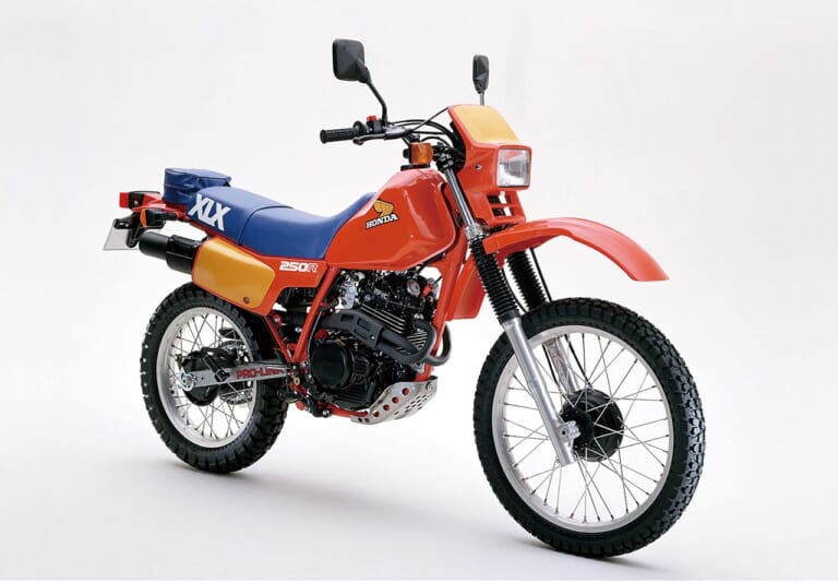 80年代以降のホンダデュアルパーパスモデル 厳選5台 愛と青春のオフロードバイクを振り返る Webヤングマシン 自動車情報サイト 新車 中古車 Carview