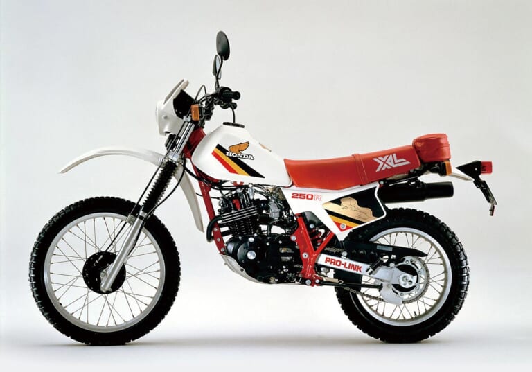 80年代以降のホンダデュアルパーパスモデル 厳選5台 愛と青春のオフロードバイクを振り返る Webヤングマシン 自動車情報サイト 新車 中古車 Carview