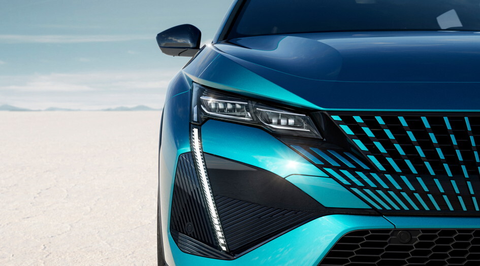 プジョー408 PHEV　初期限定モデルは約700万円から　斬新スタイルのファストバック