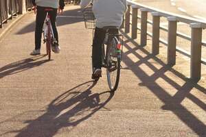 交通事故が増える「薄暮」　自分の姿まわりから見えてる？　秋から冬にかけて自転車走行とくに危険