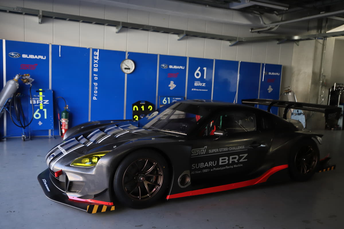 新型brz ベースの 21年モデル がヴェールを脱いだ Subaru Brz Gt300 のシェイクダウン動画公開 Auto Messe Web 自動車情報サイト 新車 中古車 Carview