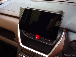 走行中も同乗者のテレビ視聴とナビ操作を可能に、ブリッツの「テレビナビジャンパー」にダイハツ・ディーラーOPナビの適合が追加