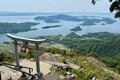 ナゼそんなトコロに!?　山頂で望む「天空の鳥居」が映える　オススメの自転車ヒルクライム【3選】