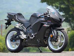 アグラスから CBR600RR（20-）用「バックステップ／トップブリッジ／ハンドルSET」が発売！