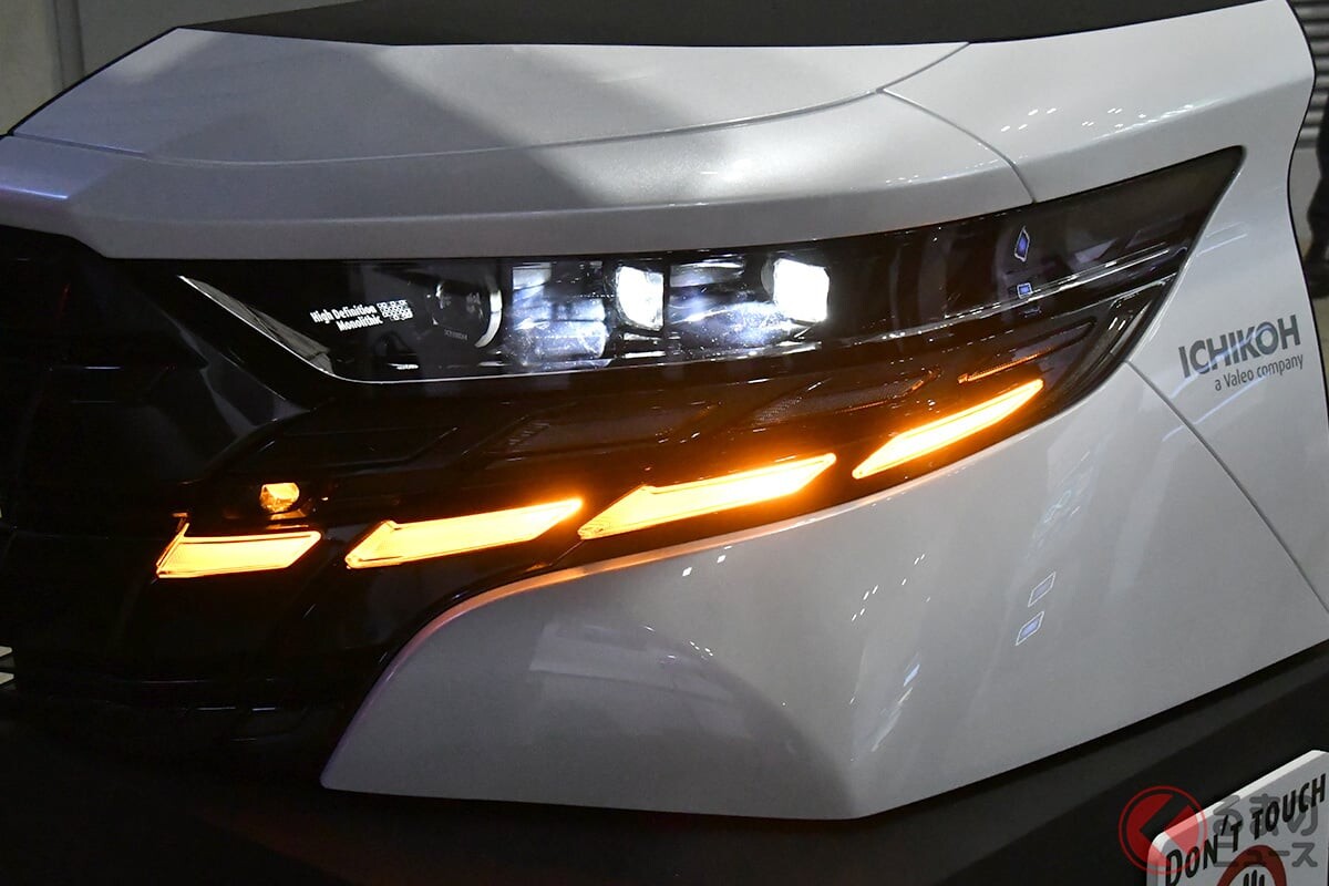 テールライトで文字描画!? 車体に木やリサイクル品も活用 「人とくるまのテクノロジー展 2025 YOKOHAMA」 市光工業／トヨタ車体／三菱ケミカル