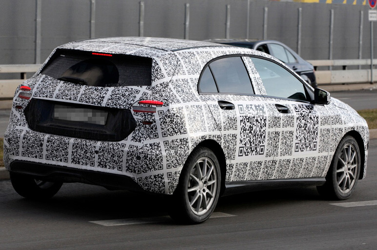 次期Aクラスをスクープ スタイリングも大転換