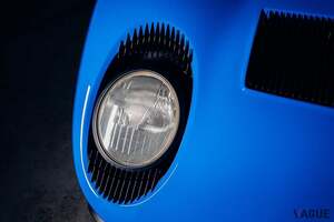 幼い頃「スーパーカー世代」にはヒーローだった！ 57年前のビッカビカな「ミウラ」が高額落札 “まつ毛”ありの青いランボ 令和での価値とは