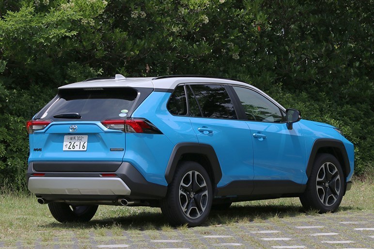 トヨタRAV4が今年の日本カー・オブ・ザ・イヤーに決定。トヨタは10年ぶり悲願の受賞