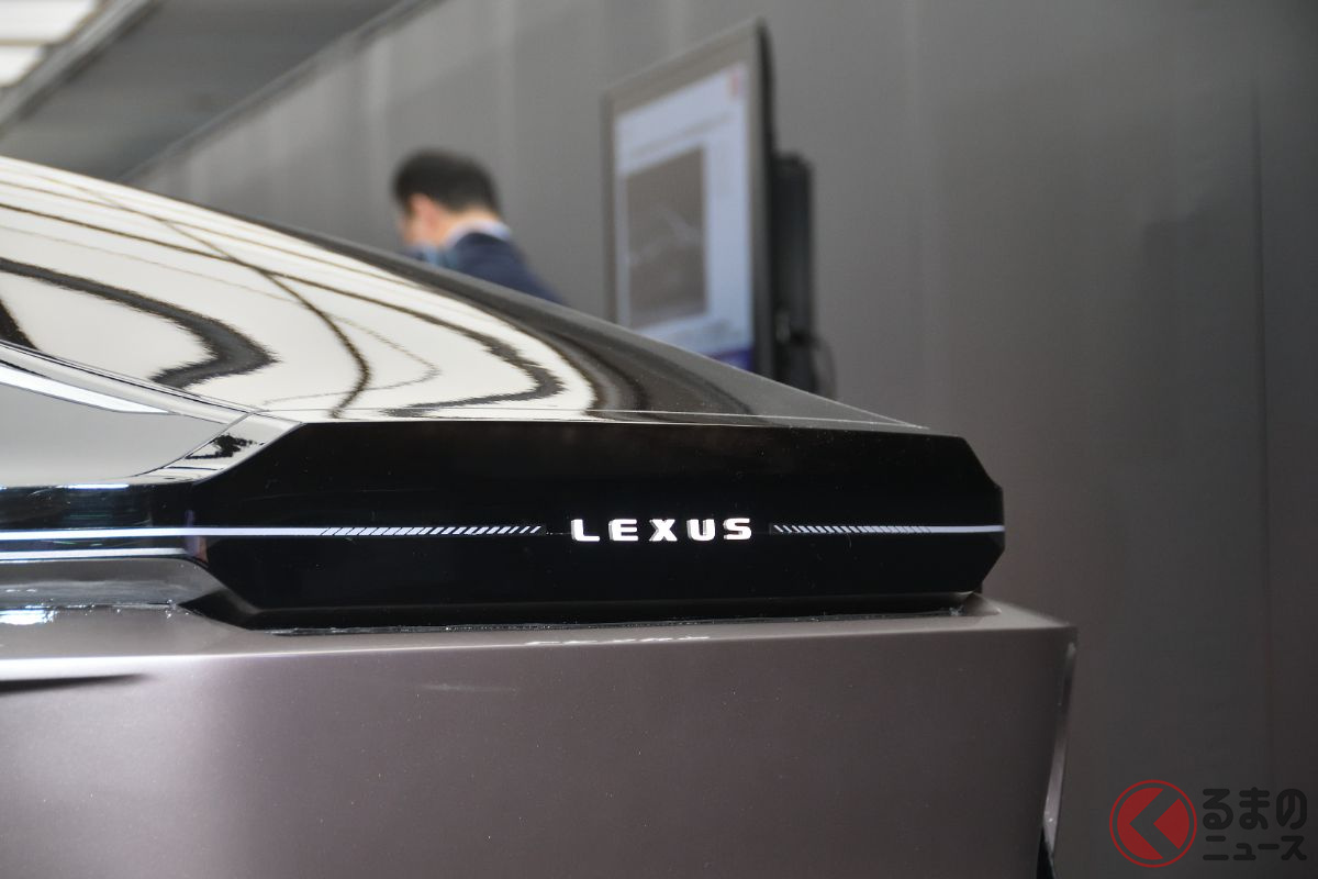レクサスが新「スポーティクーペ」世界初公開！ L字ライト光る「LF-ZC」お披露目！ 26年発売の「次世代モデル」の特徴とは
