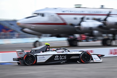 フォーミュラEシーズン10 第9戦 ベルリン　ニック・キャシディがエネ・マネとスピードの両立で圧勝