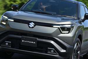 スズキの新しい電動SUV「eビターラ」は何がスゴい？ 広々キャビンに息づく小型車づくりのノウハウ！「EVだから」とあなどれない高評価のポイントとは