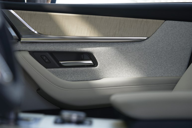 【期待外れ？】新型「CX-5」ディーゼルない問題。欧州 BEVシフトとトランプ関税でマツダはこのままで大丈夫なのか