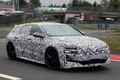 アウディ新型「RS6 アバント eトロン」テスト車を発見。ネットにはBMWを意識しすぎとの声