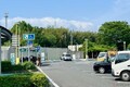 「朝そば」はテッパンの美味しさ！　ところで「かき揚げ」や「月見」っていつから？　バイクで行く高速道路グルメ　東名高速「中井PA」