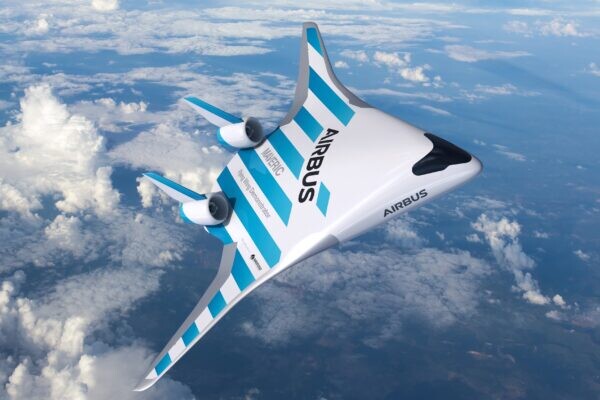 「エイみたいな旅客機」なぜ使われない？ メリット沢山なのに生まれないワケ「民間機すべて同じ形じゃないですか」