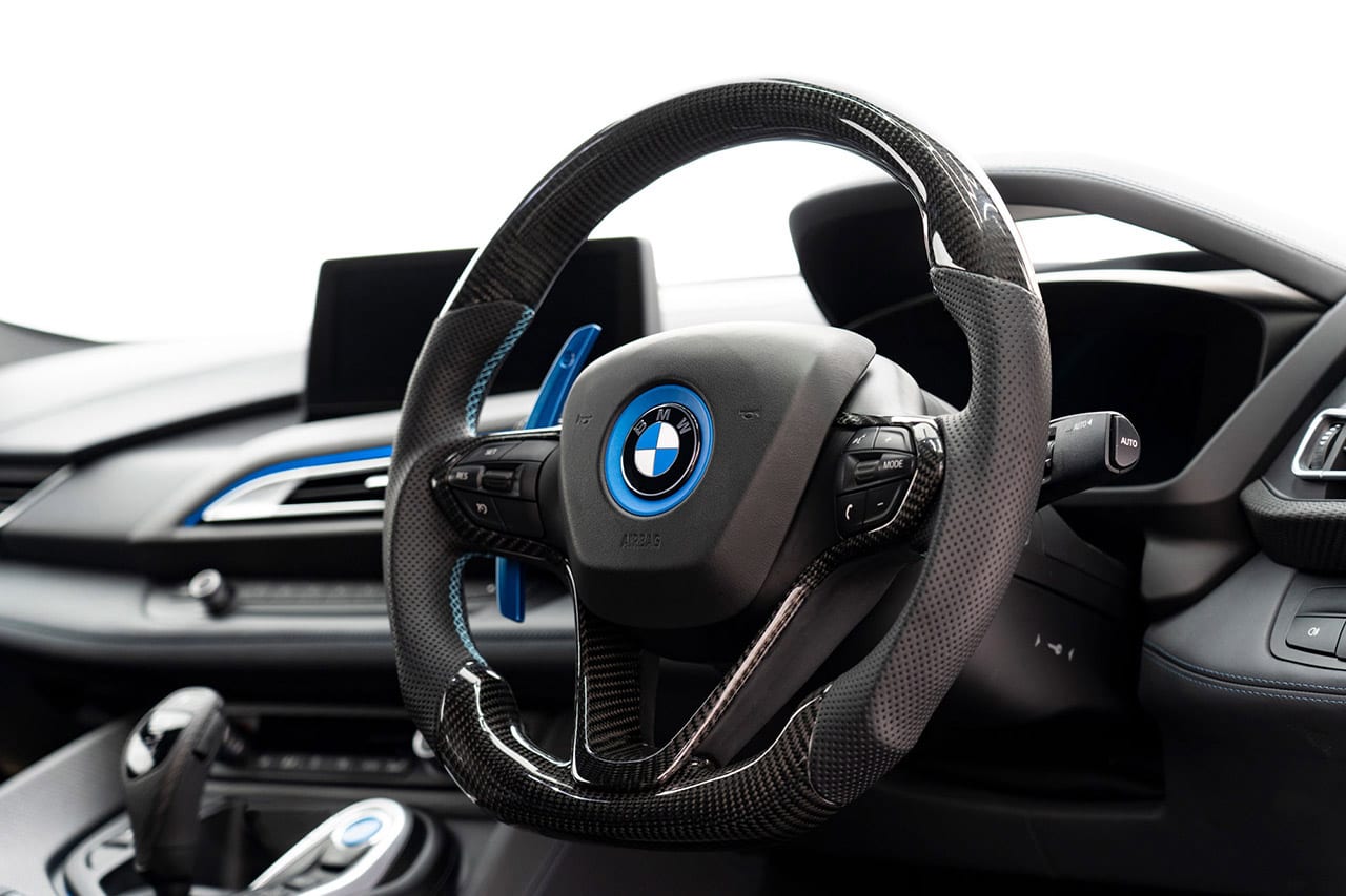 Bmw用からリリース開始 東レ製カーボン を使用したカスタムステアリング スタイルワゴン ドレスアップナビ 自動車情報サイト 新車 中古車 Carview