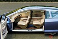 日産の「6人乗りセダン×ミニバン”」!? 斬新顔の「セレニティ」が話題に！ スライドドア＆ピラーレスで“超大開口”のコンセプトモデルがスゴかった！