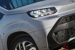 トヨタ新「“両側スライドドア”バン」発表！ 全長4.4m＆全長4.7mの“ちょうどいい2つのボディ”＆「めちゃ広ッ荷室空間」がサイコー！ 快適性＆利便性アップの「プロエースシティバン」スペイン仕様登場！